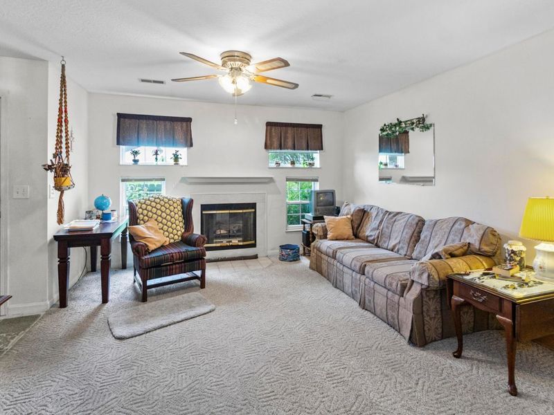 2477 Crystal Springs Drive, Hilliard, OH 43026 Photo 3