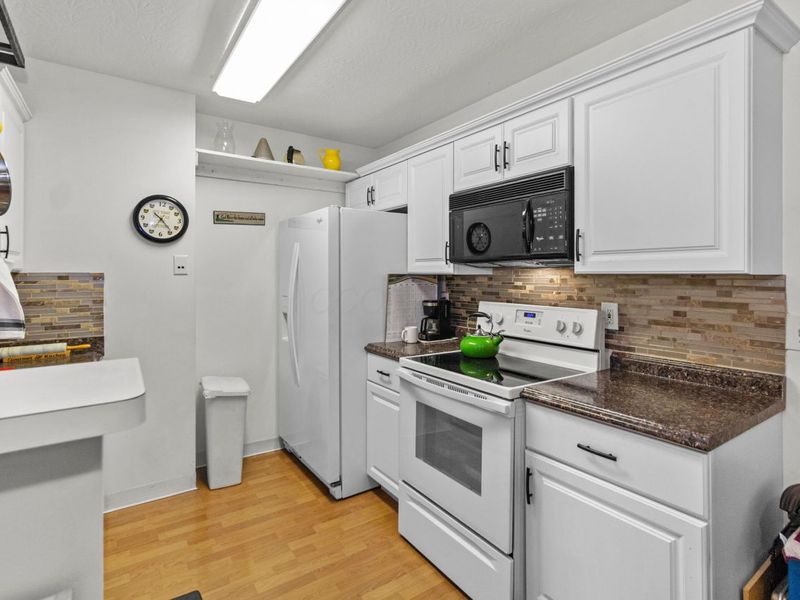 2477 Crystal Springs Drive, Hilliard, OH 43026 Photo 9