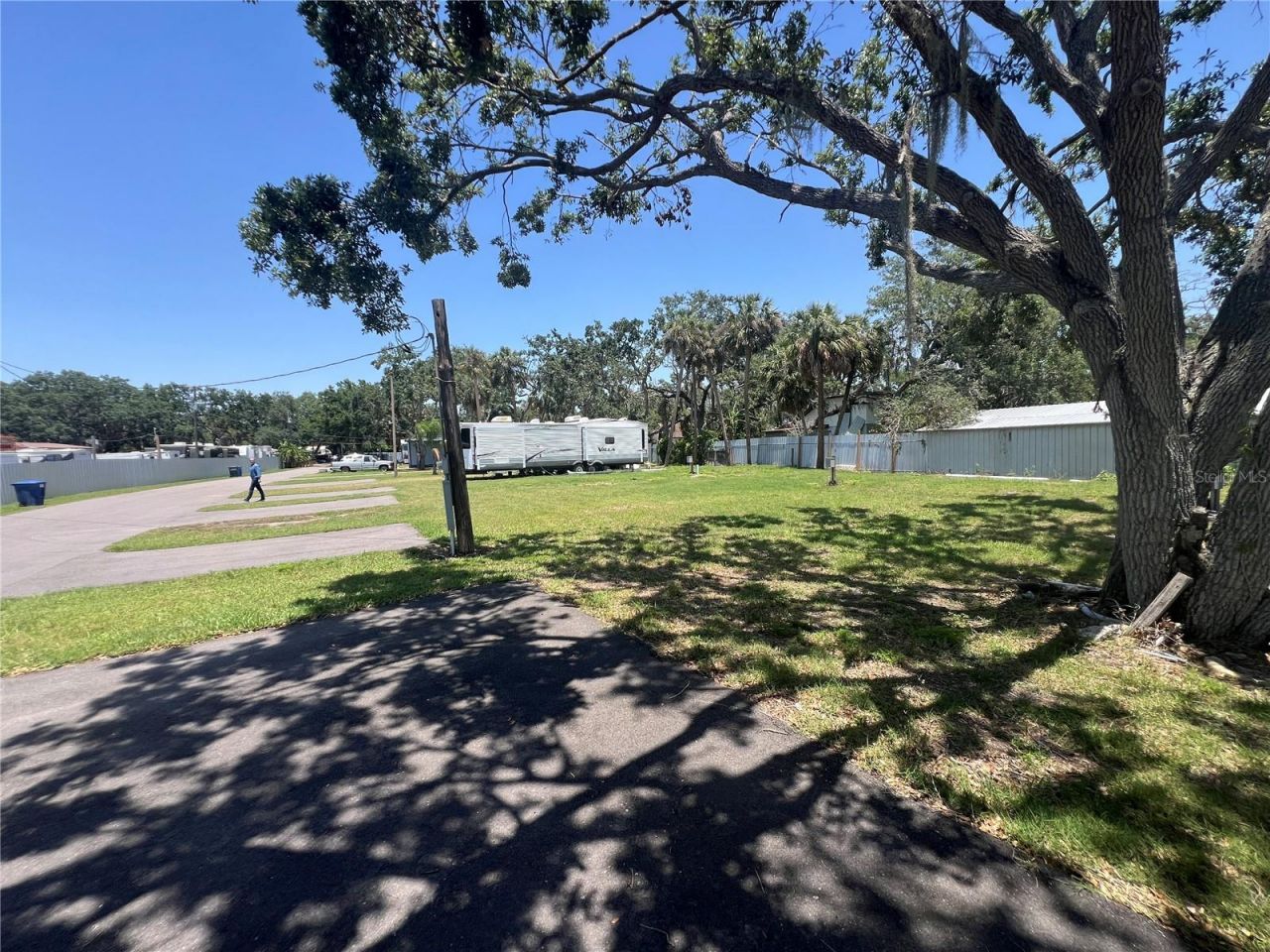 11224 Restwood Drive, Gibsonton, FL 33534 Photo