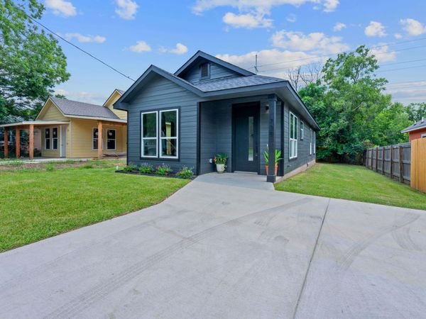 738 Chihuahua ST, Lockhart, TX 78644