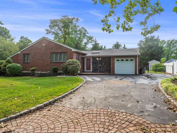 60 Wheatfield Lane, Commack, NY 11725