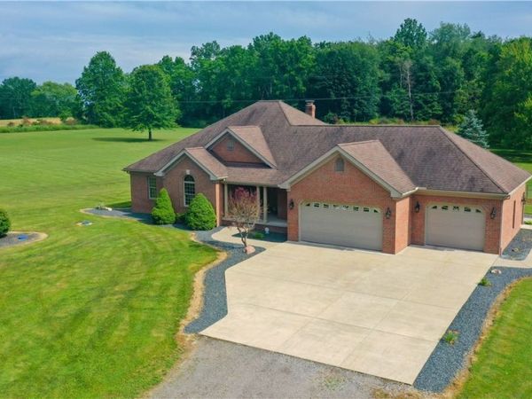 4901 New Castle Road, Lowellville, OH 44436