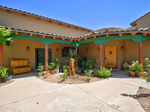 4725 Huron Drive NE, Rio Rancho, NM 87144