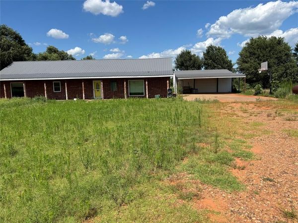 15031 County Road 1130 Road, Lookeba, OK 73053