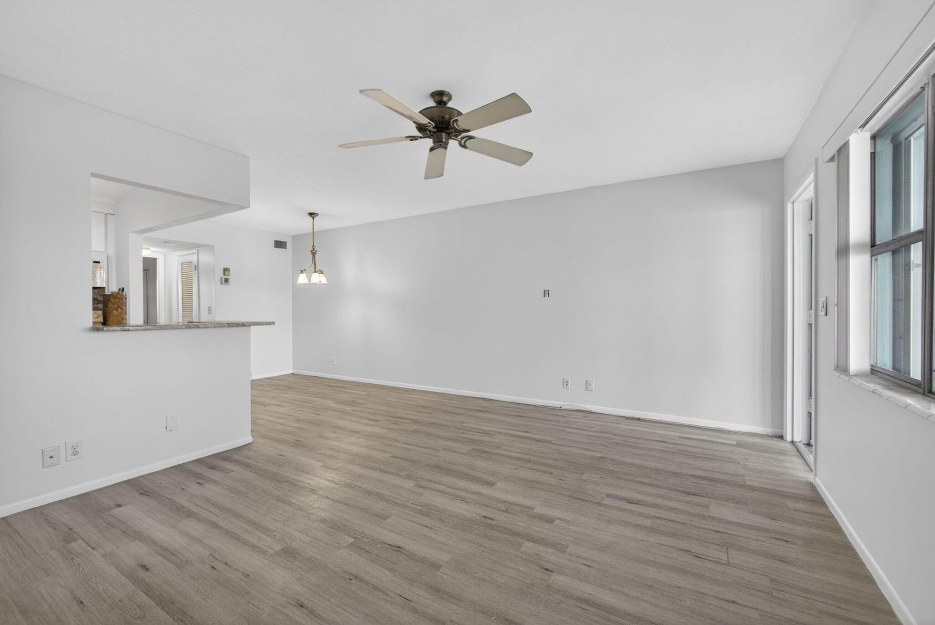 100 Shore Court, Unit 307, North Palm Beach, FL 33408 Photo