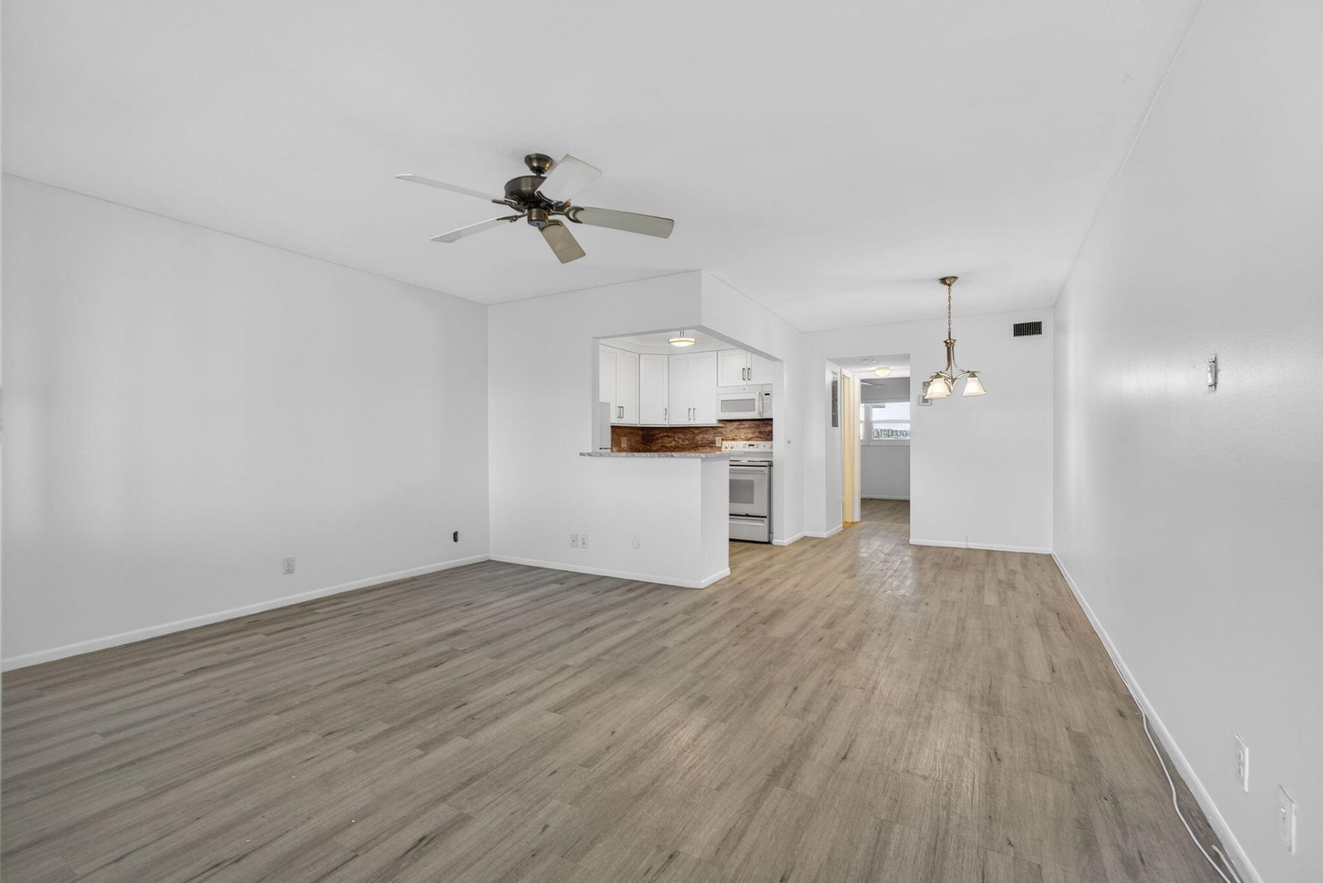 100 Shore Court, Unit 307, North Palm Beach, FL 33408 Photo