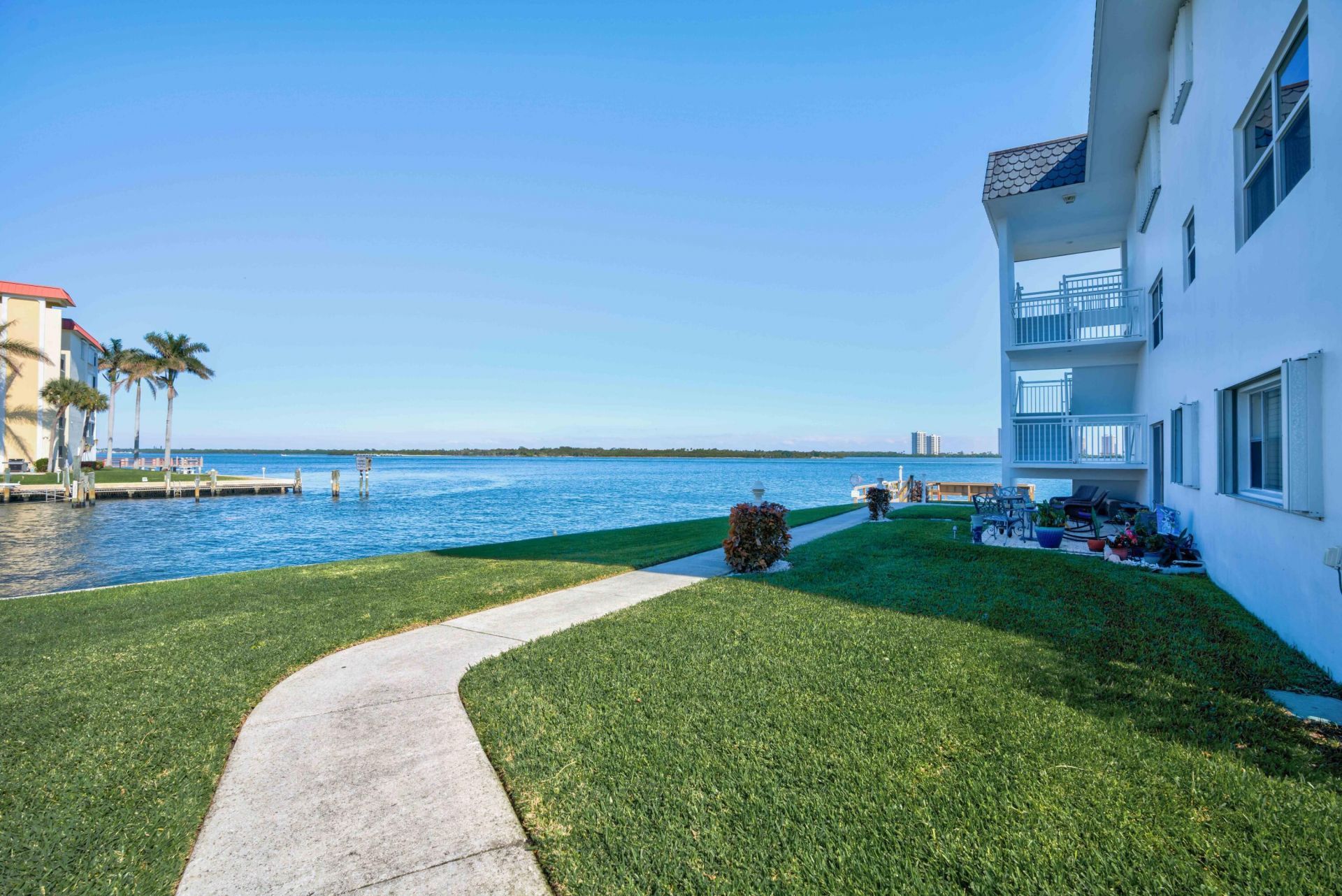 100 Shore Court, Unit 307, North Palm Beach, FL 33408 Photo