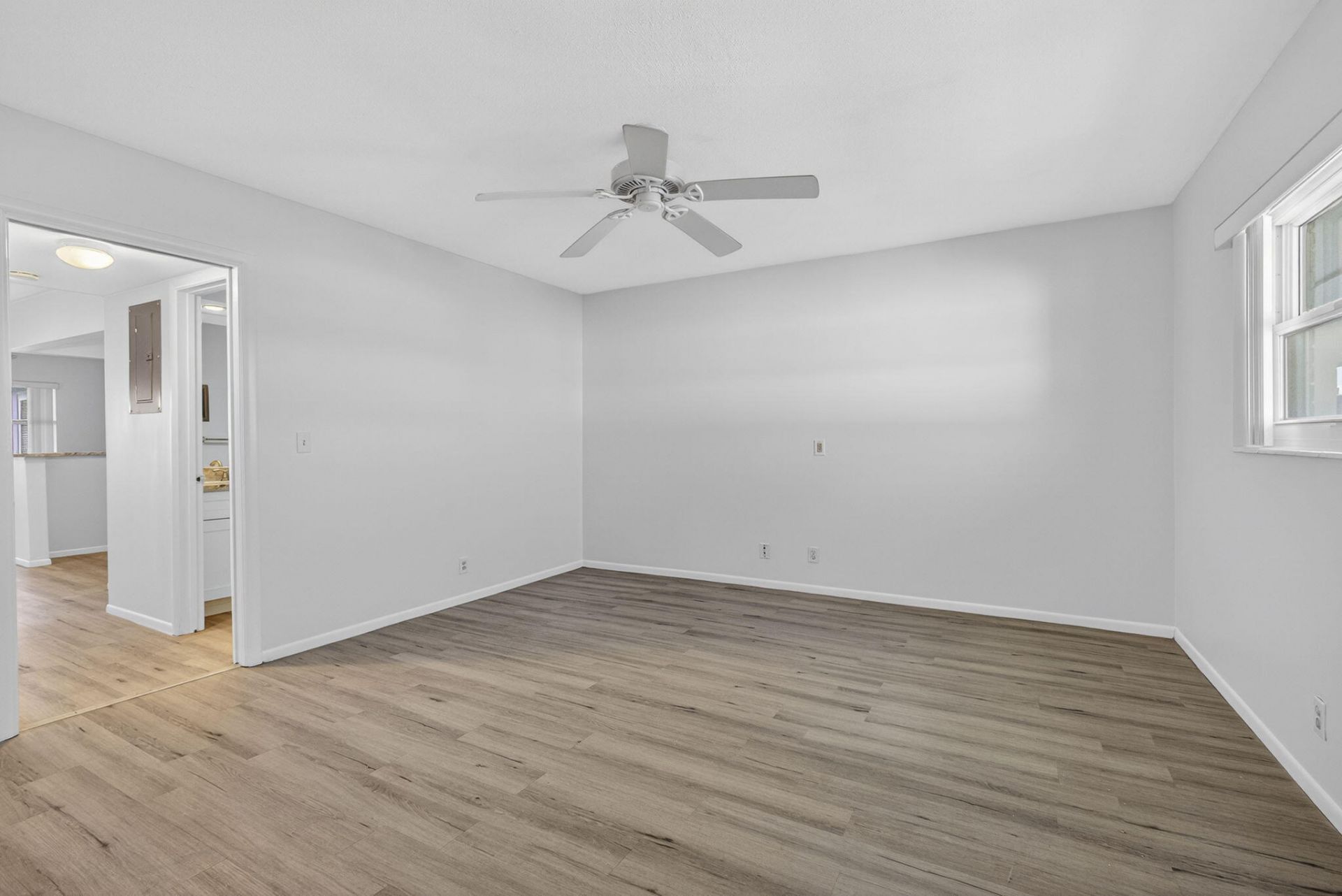 100 Shore Court, Unit 307, North Palm Beach, FL 33408 Photo