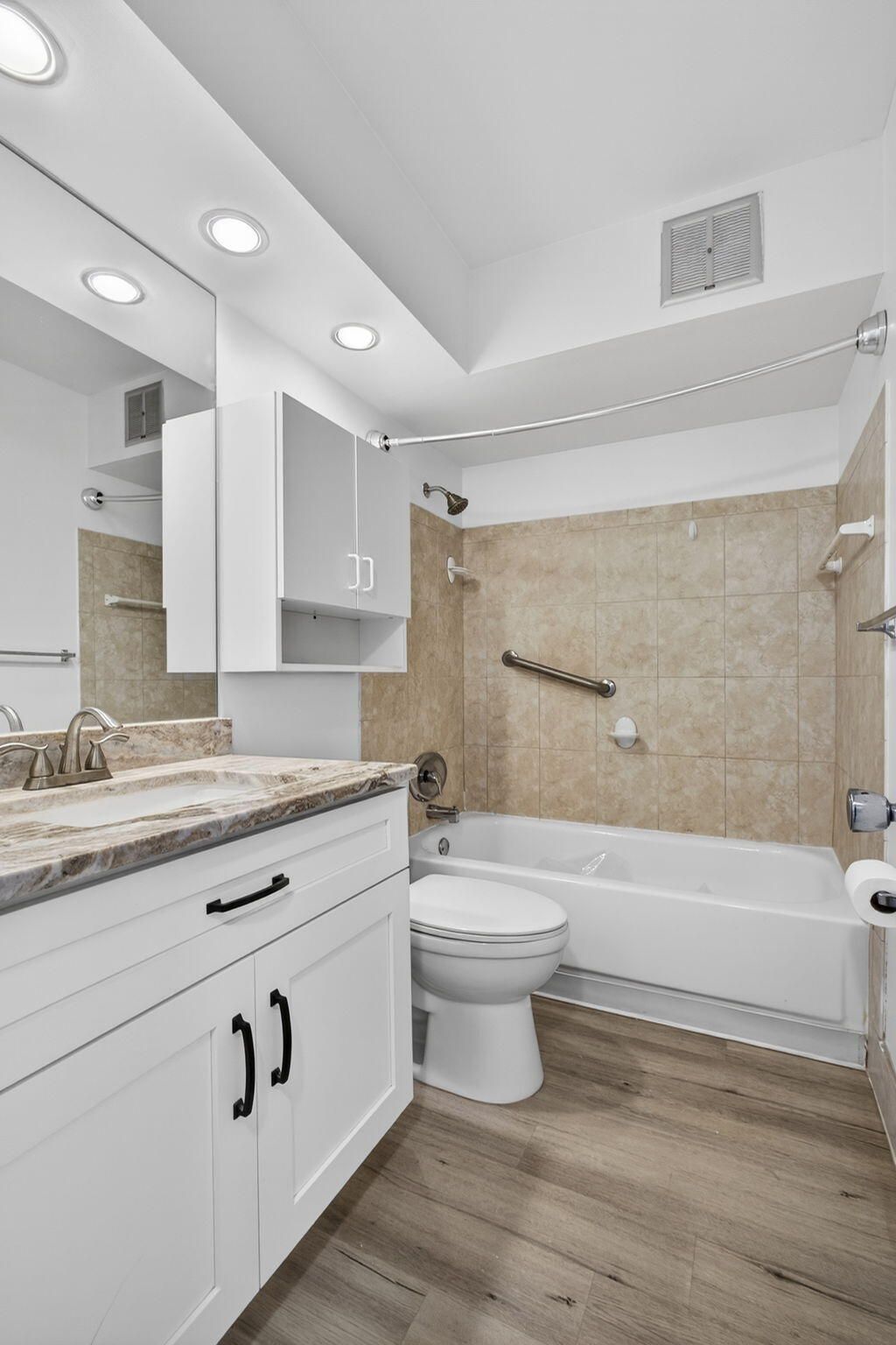 100 Shore Court, Unit 307, North Palm Beach, FL 33408 Photo