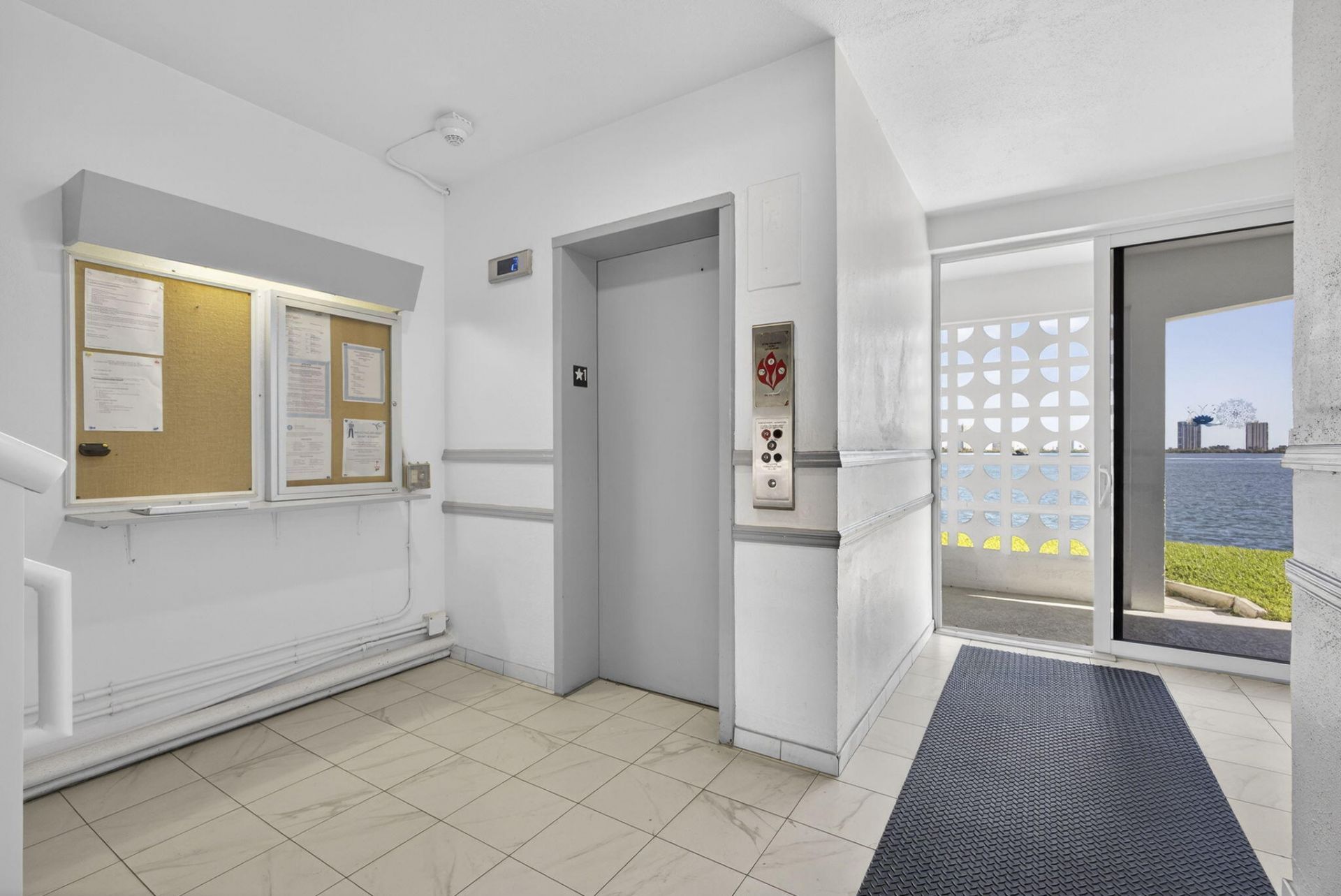 100 Shore Court, Unit 307, North Palm Beach, FL 33408 Photo