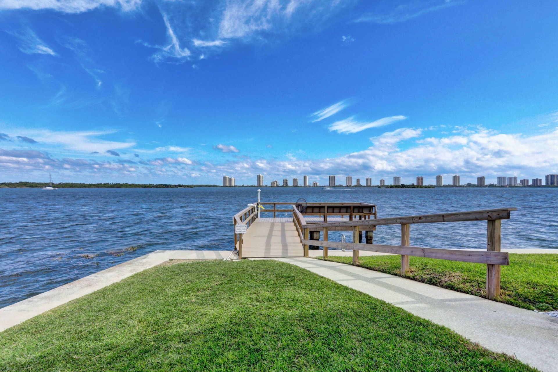 100 Shore Court, Unit 307, North Palm Beach, FL 33408 Photo