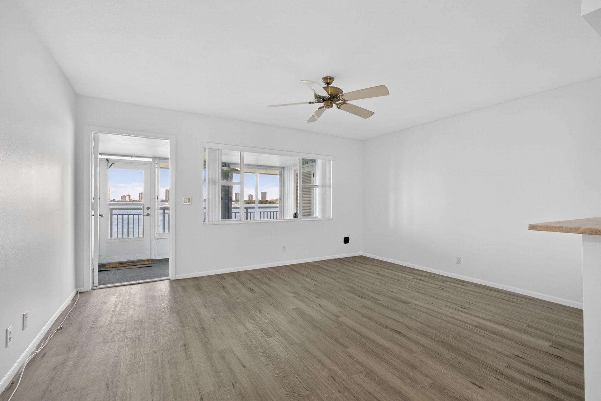 100 Shore Court, Unit 307, North Palm Beach, FL 33408 Photo