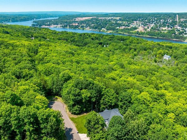 1906 White Oak Lane, Houghton, MI 49931