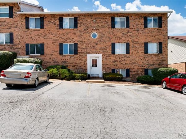 7 Village West Court, Unit 201, Washington, MO 63090