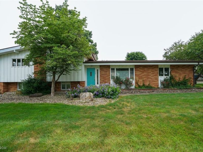 138 Robinhood Way, Boardman, OH 44511 Photo 1