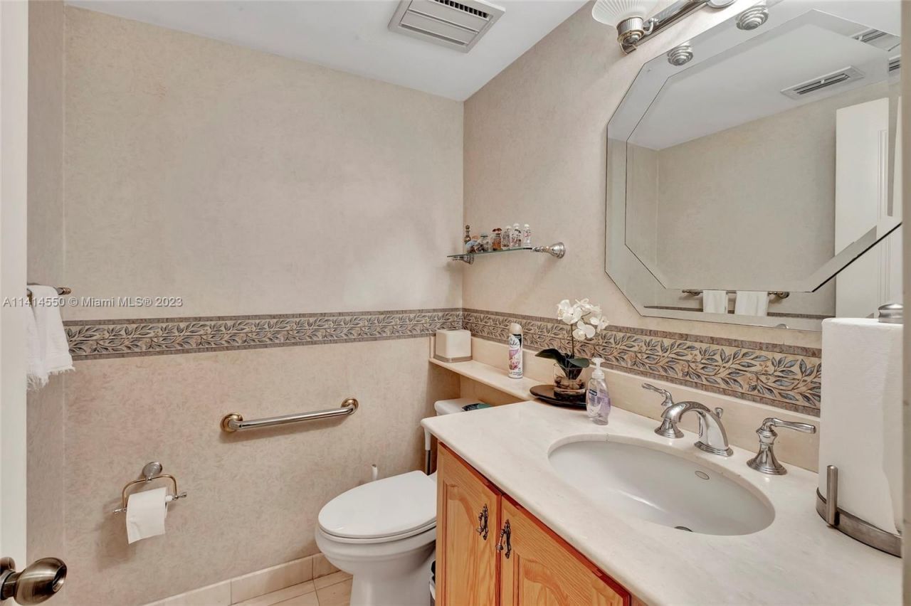 4716 University Dr, Coral Gables, FL 33146 Photo