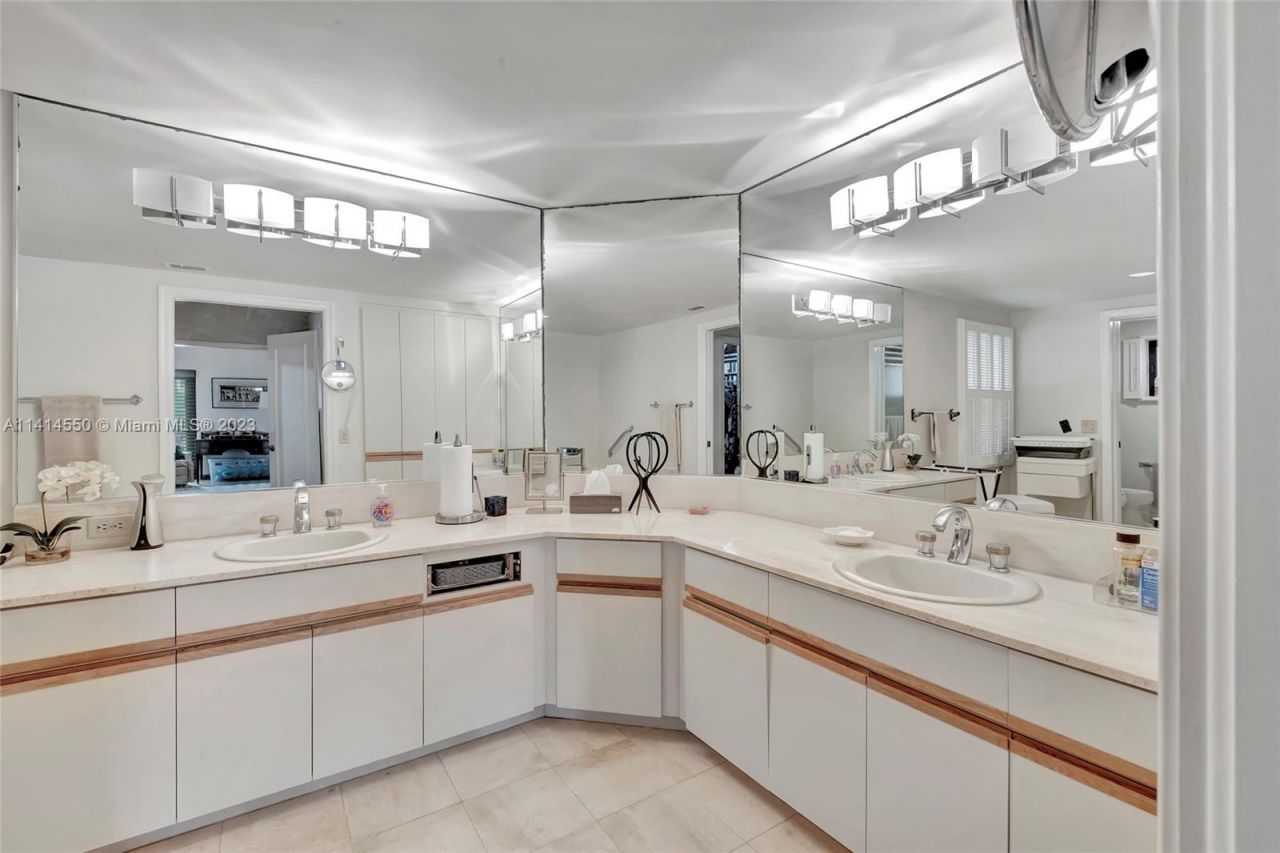 4716 University Dr, Coral Gables, FL 33146 Photo