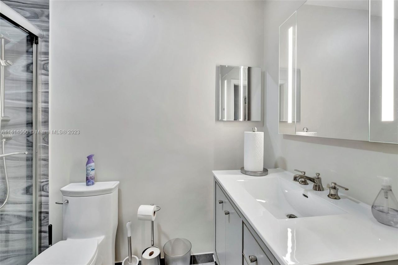 4716 University Dr, Coral Gables, FL 33146 Photo