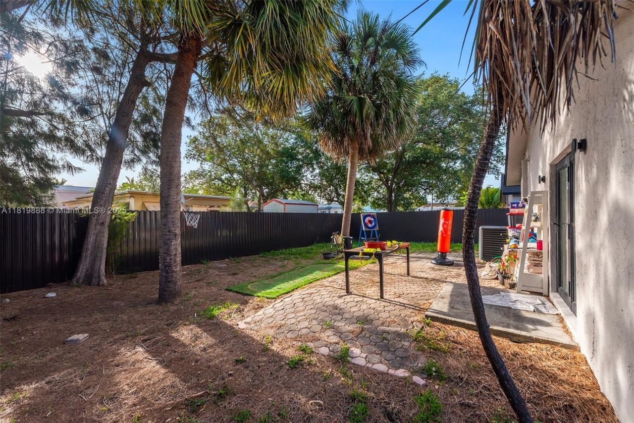 311 SE 3rd Ave, Hallandale Beach, FL 33009 Photo