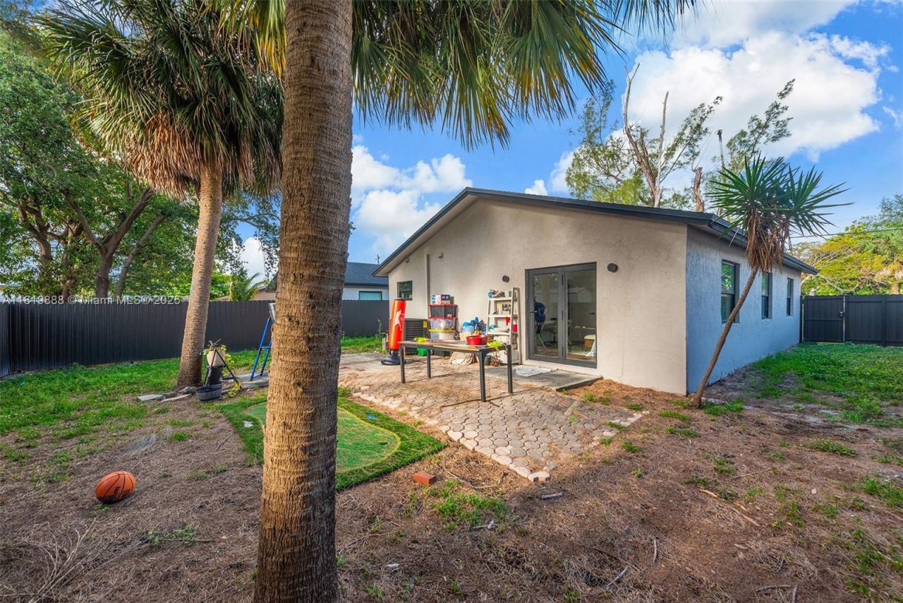 311 SE 3rd Ave, Hallandale Beach, FL 33009 Photo