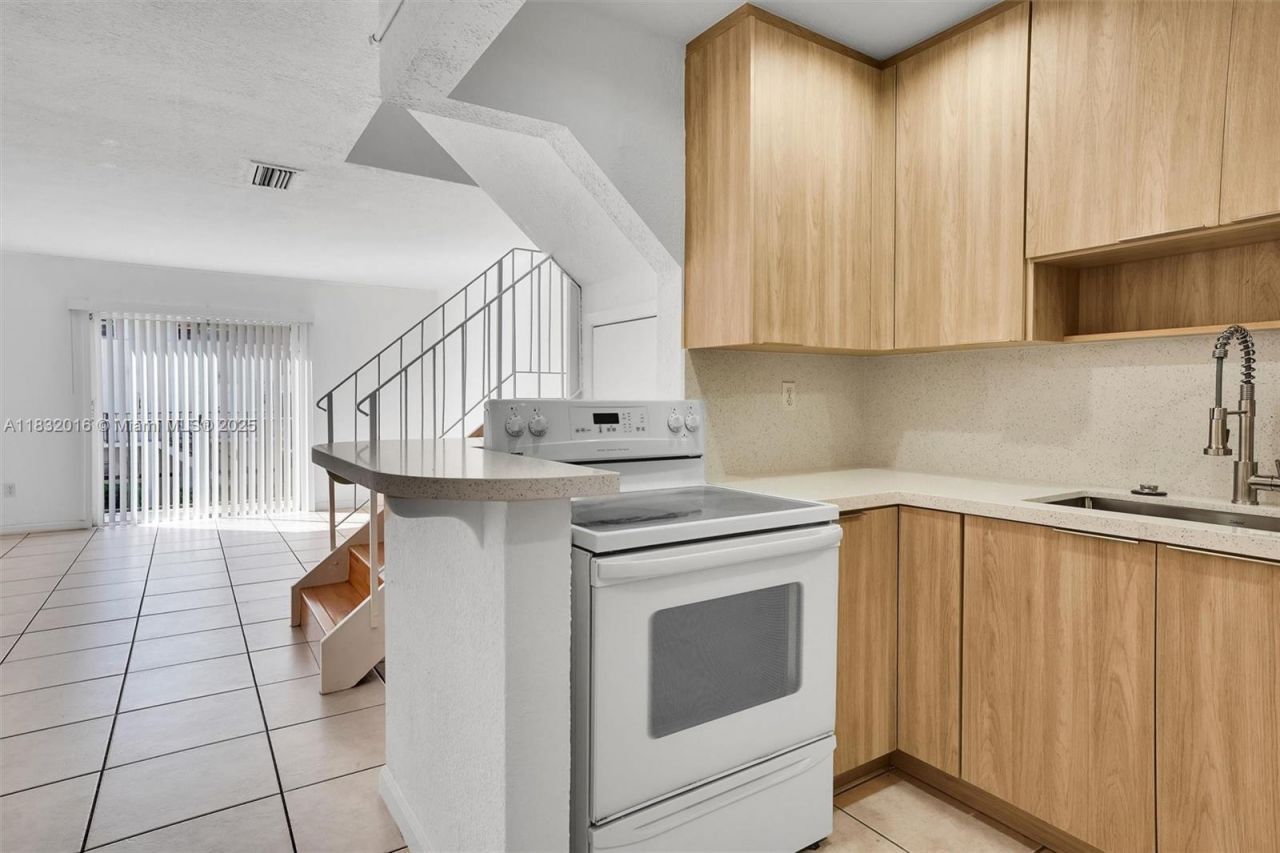 8650 SW 67th Ave, Unit 1025, Pinecrest, FL 33156 Photo