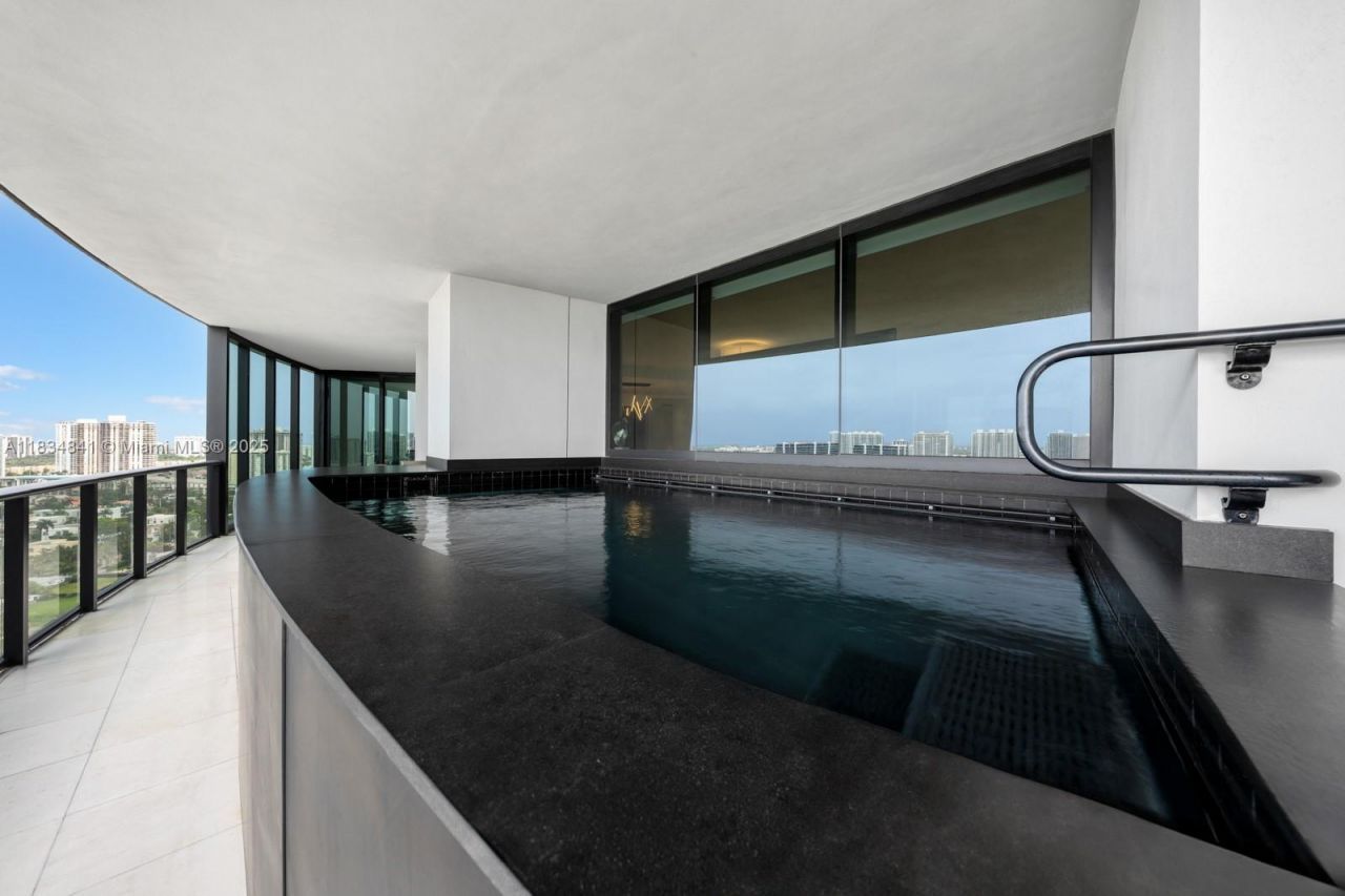 18555 Collins Ave, Unit 2003, Sunny Isles Beach, FL 33160 Photo