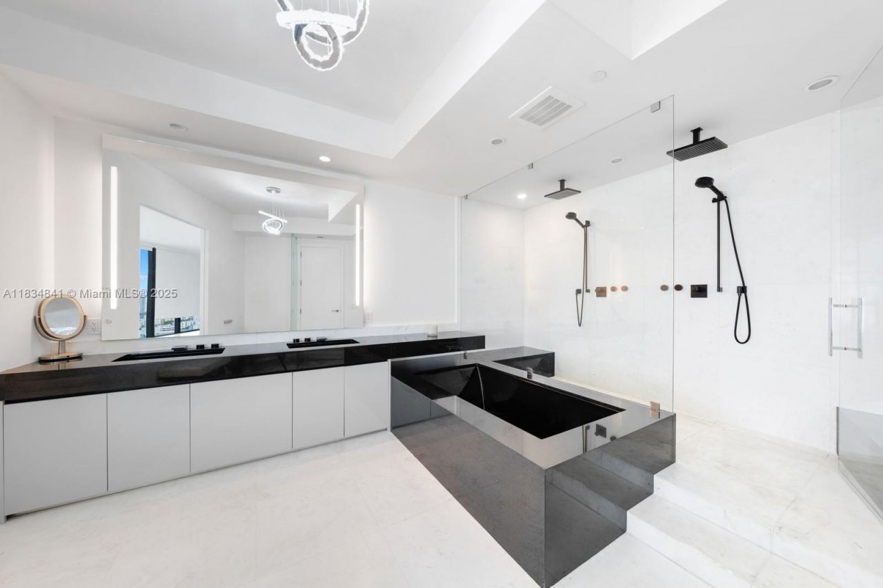 18555 Collins Ave, Unit 2003, Sunny Isles Beach, FL 33160 Photo