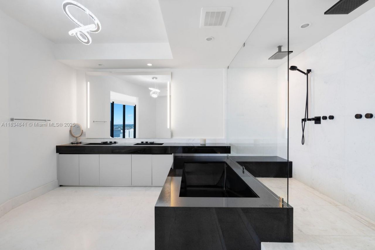 18555 Collins Ave, Unit 2003, Sunny Isles Beach, FL 33160 Photo