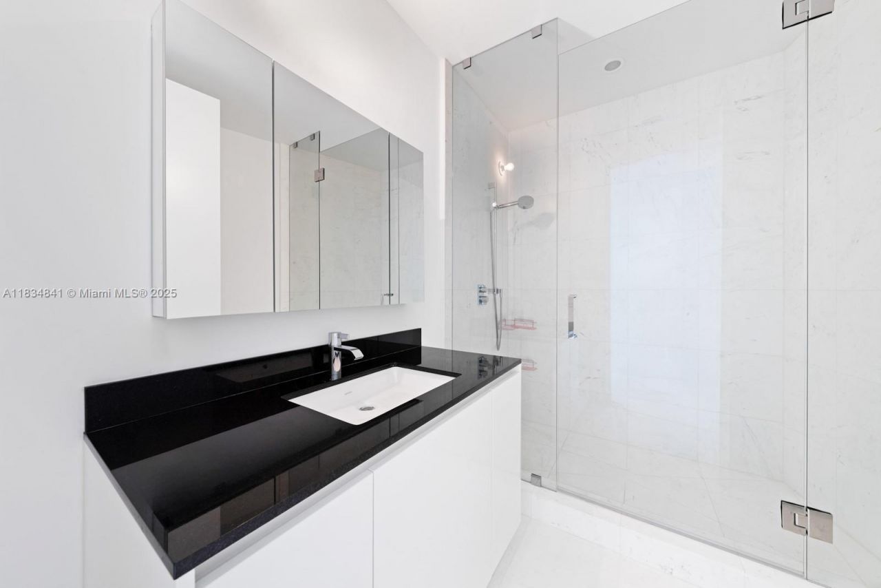 18555 Collins Ave, Unit 2003, Sunny Isles Beach, FL 33160 Photo