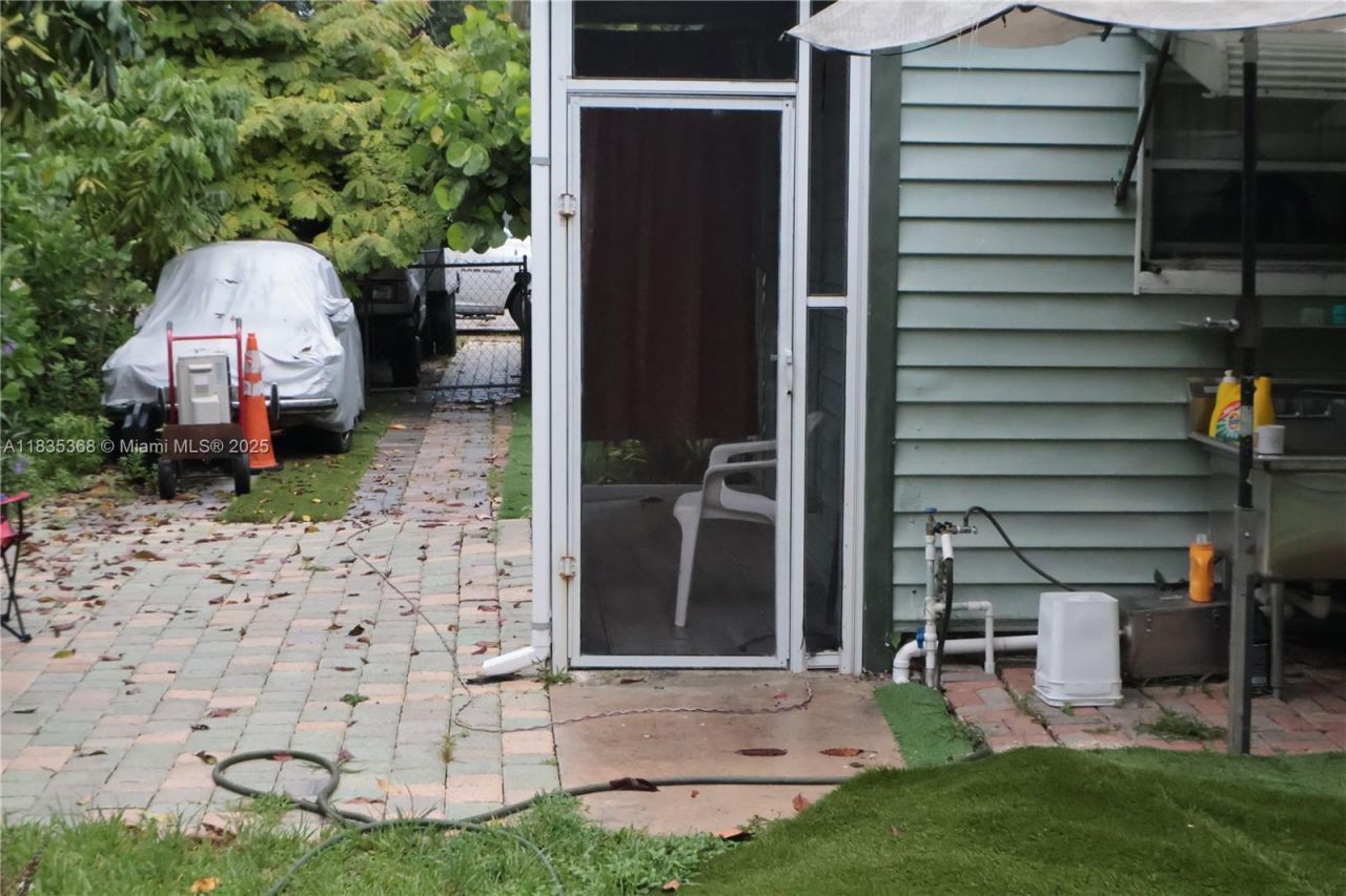 256 Broward Ave, Greenacres, FL 33463 Main Photo