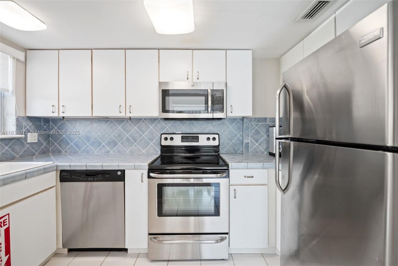 341 N Birch Rd, Unit 216, Fort Lauderdale, FL 33304 Photo