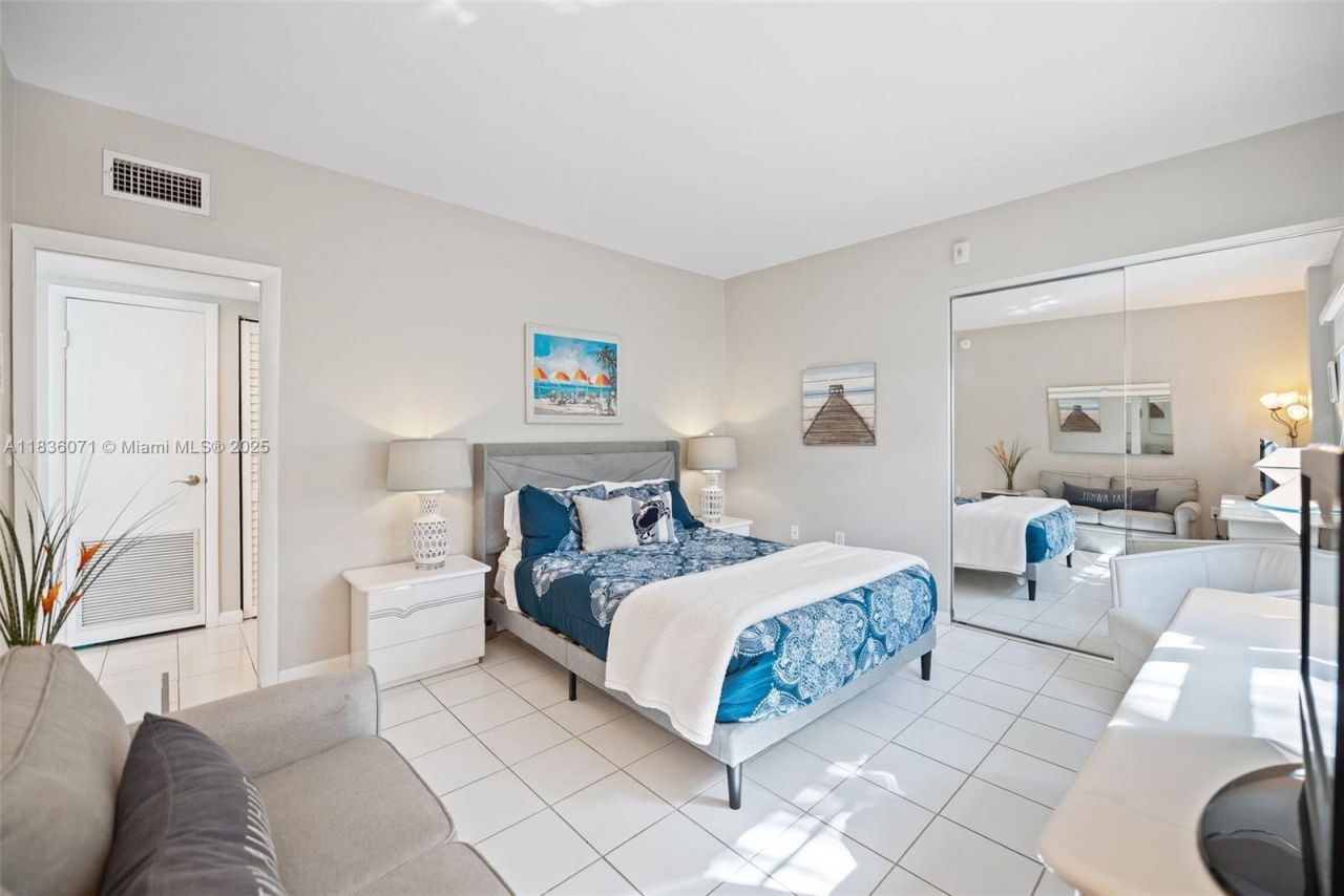 341 N Birch Rd, Unit 216, Fort Lauderdale, FL 33304 Photo