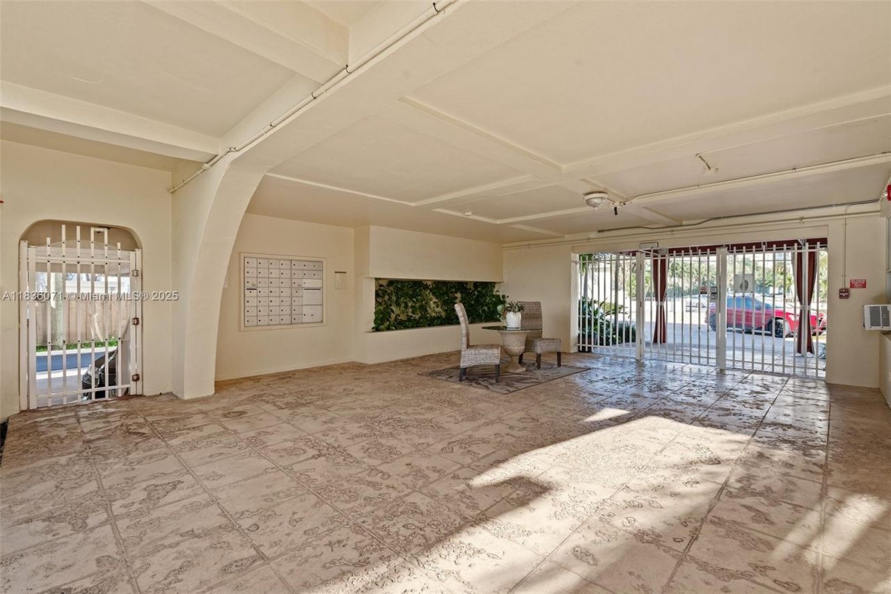 341 N Birch Rd, Unit 216, Fort Lauderdale, FL 33304 Photo