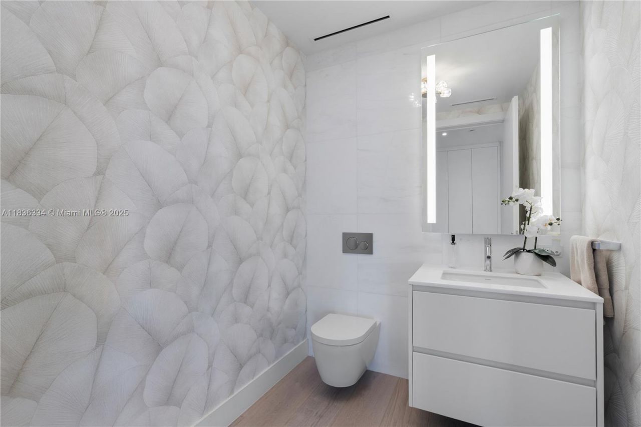 300 Biscayne Blvd Way, Unit 4707, Miami, FL 33131 Photo