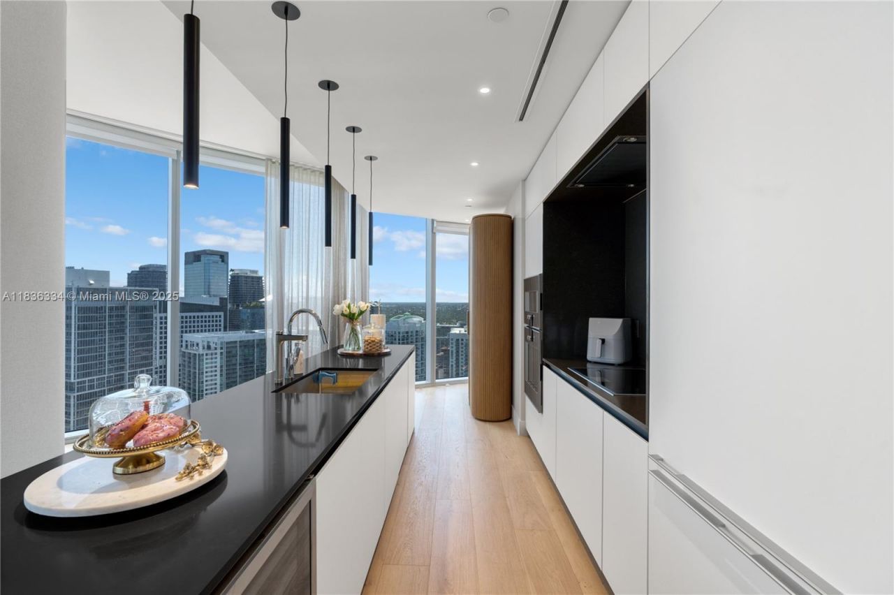 300 Biscayne Blvd Way, Unit 4707, Miami, FL 33131 Photo