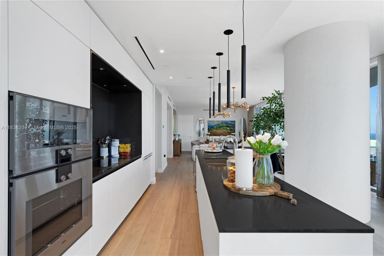 300 Biscayne Blvd Way, Unit 4707, Miami, FL 33131 Photo