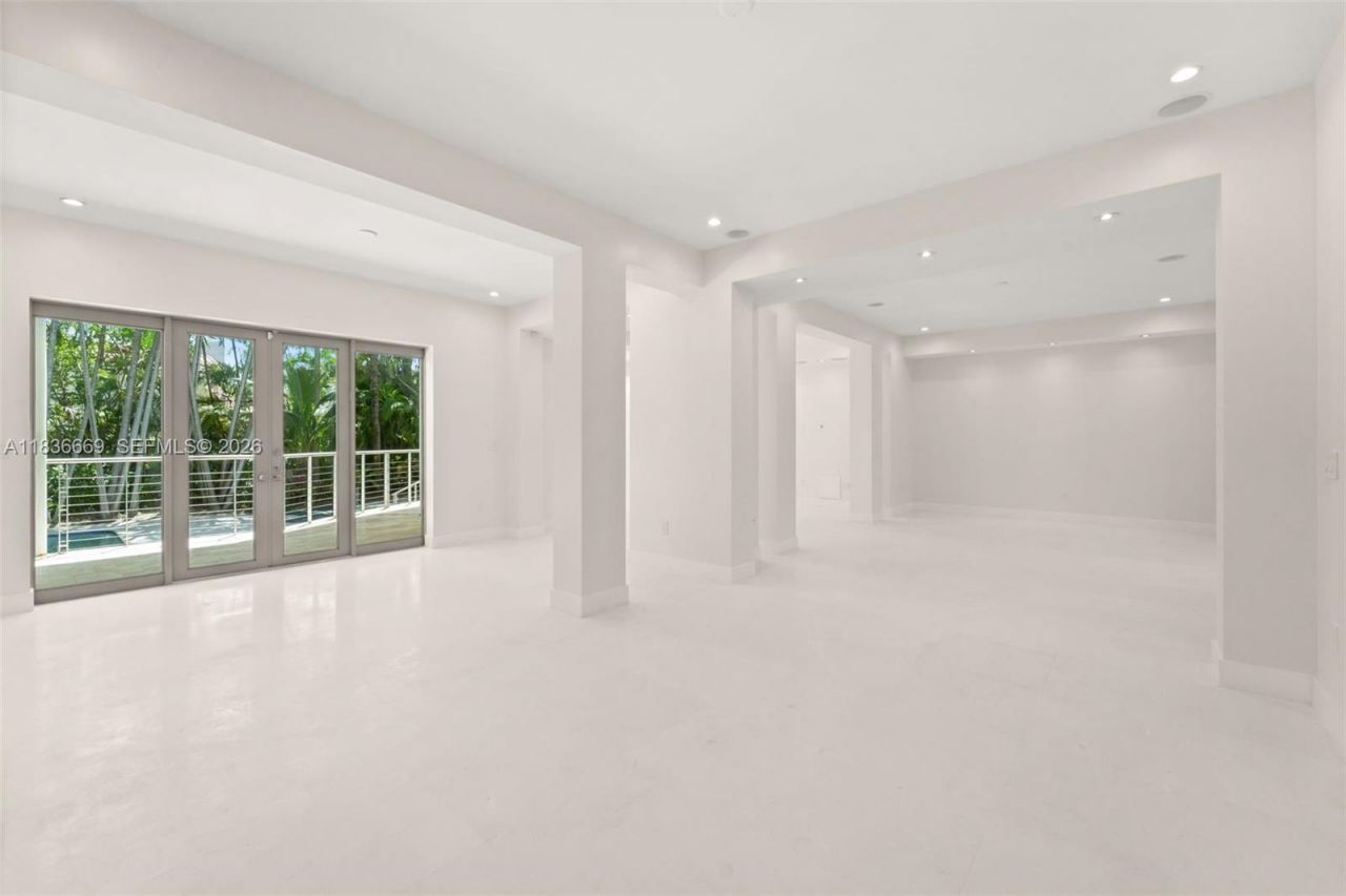 5625 N Bay Rd, Miami Beach, FL 33140 Photo