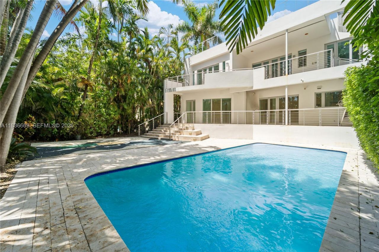 5625 N Bay Rd, Miami Beach, FL 33140 Photo