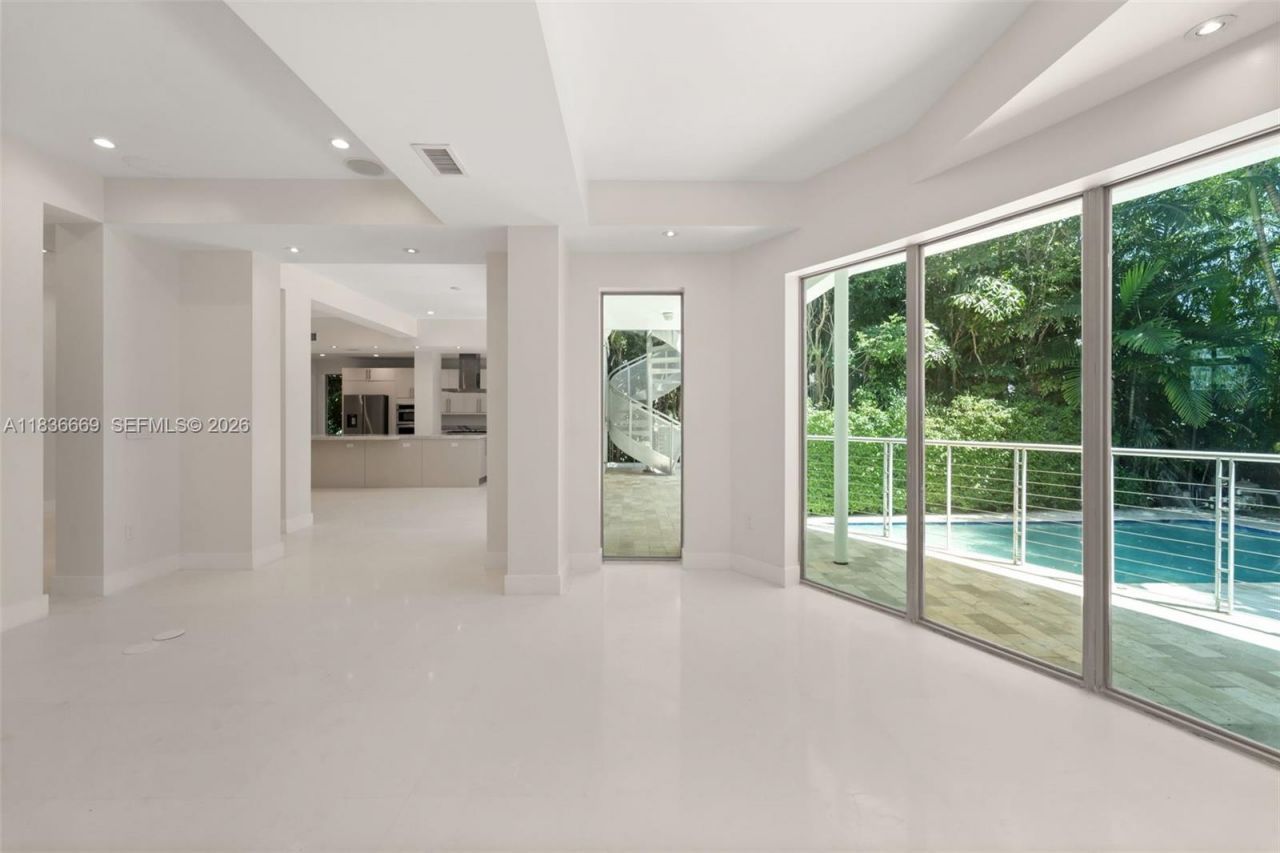 5625 N Bay Rd, Miami Beach, FL 33140 Photo