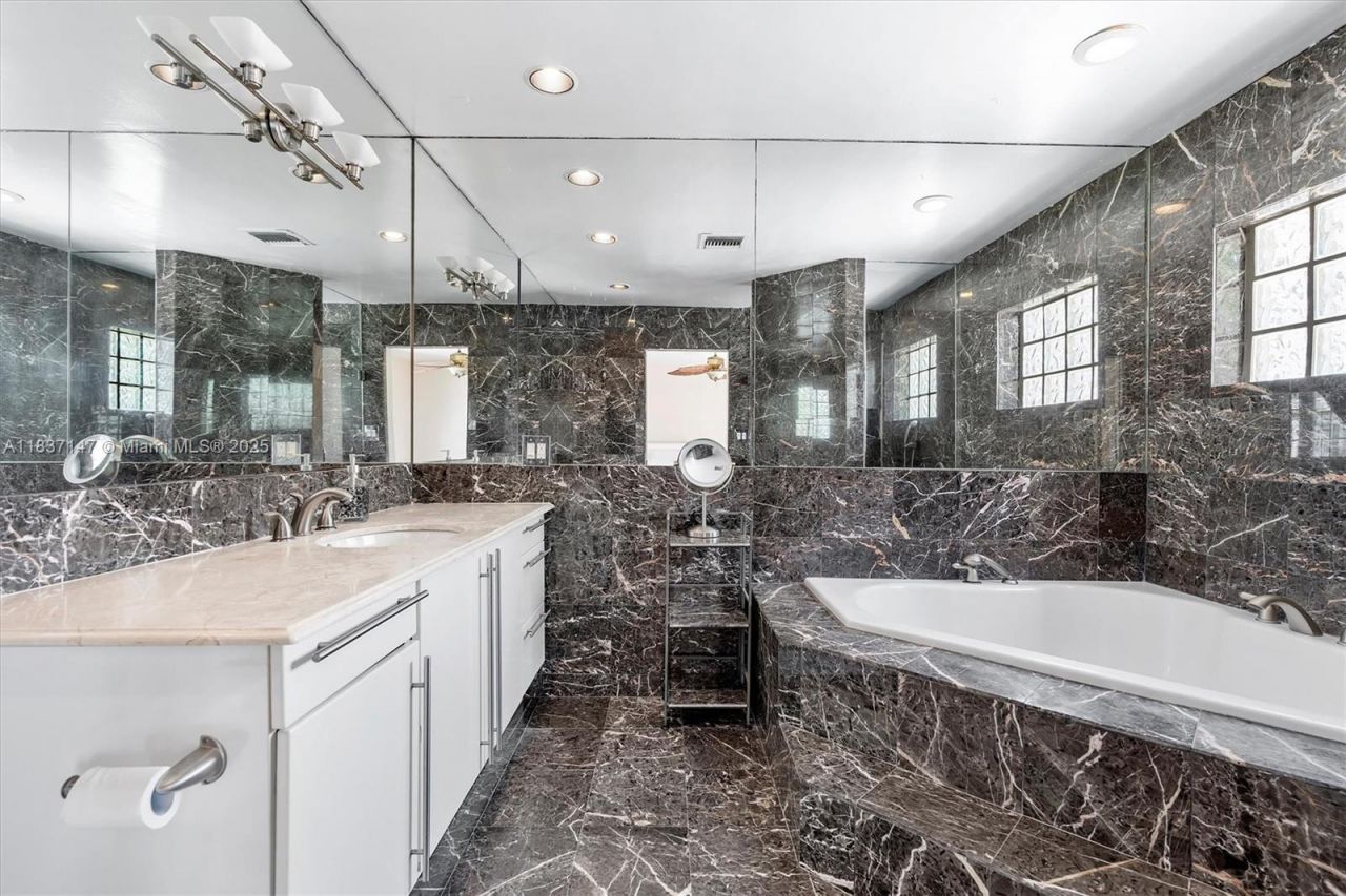 65 NE 209th Ter, Miami Gardens, FL 33179 Photo