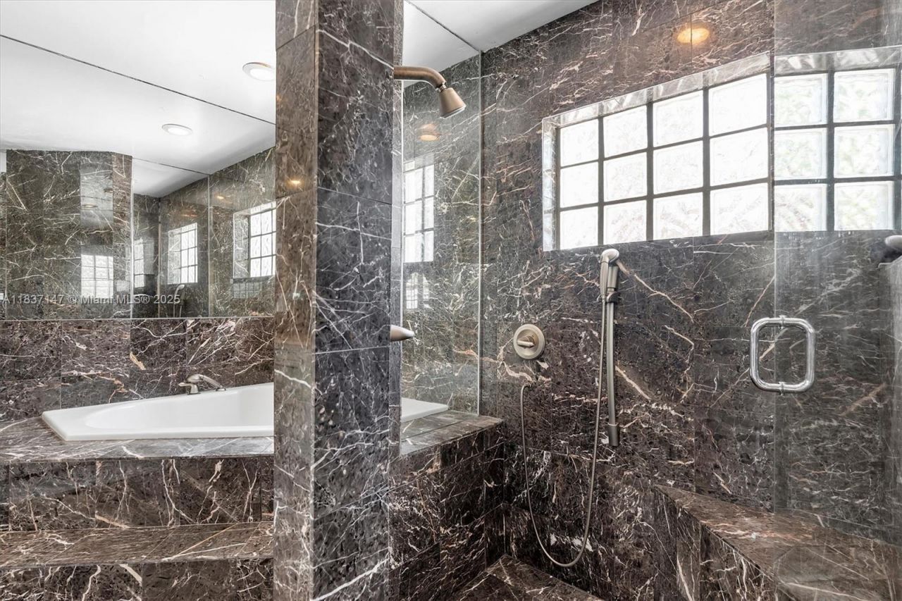 65 NE 209th Ter, Miami Gardens, FL 33179 Photo