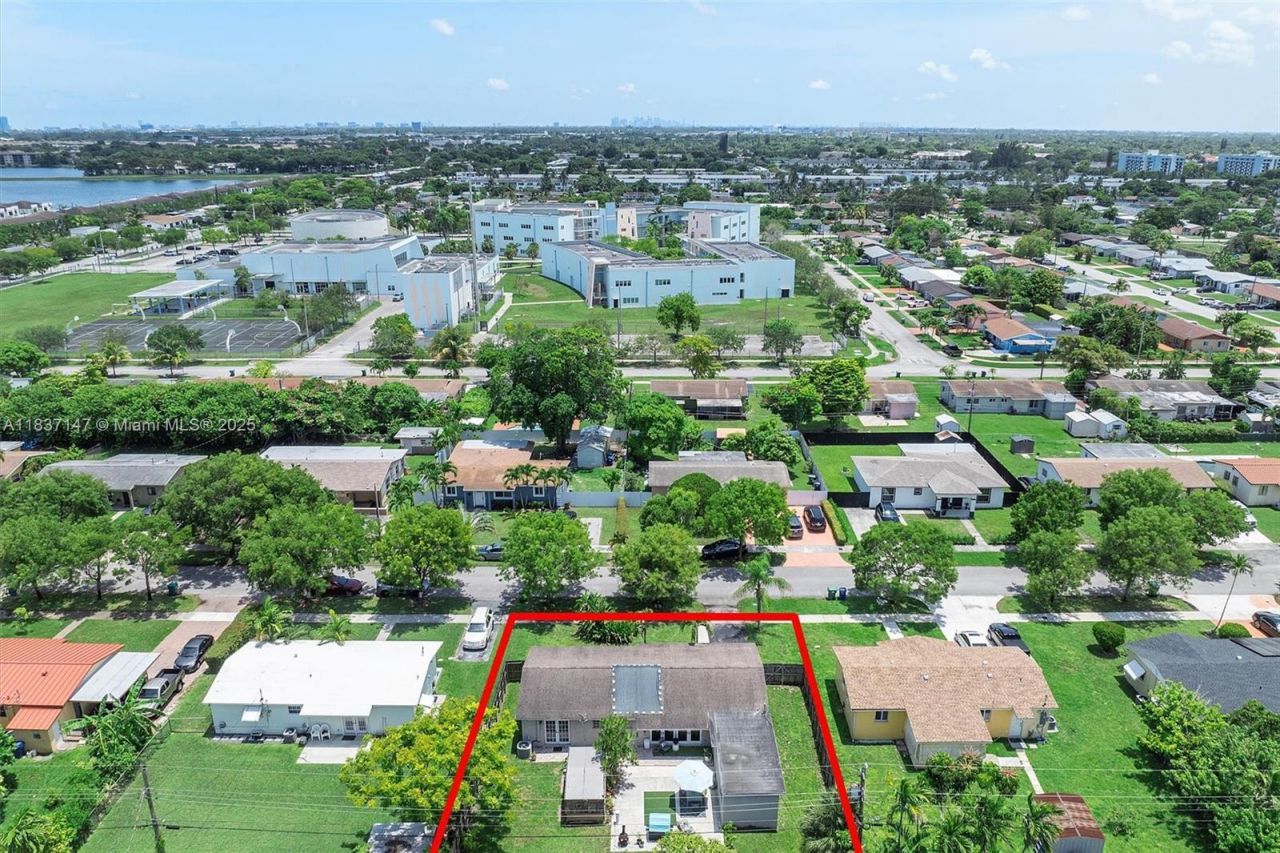 65 NE 209th Ter, Miami Gardens, FL 33179 Photo