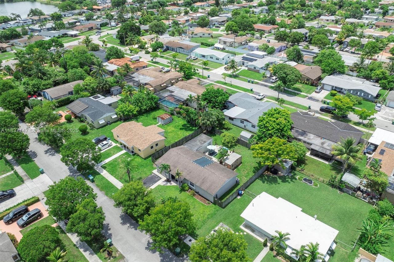 65 NE 209th Ter, Miami Gardens, FL 33179 Photo