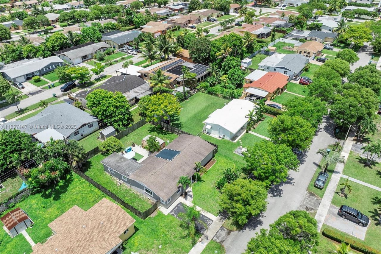 65 NE 209th Ter, Miami Gardens, FL 33179 Photo