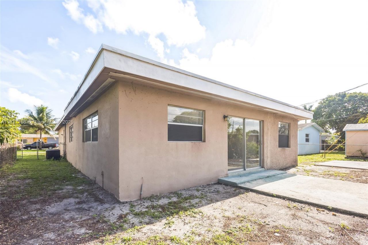 5640 NW 13th Ct, Lauderhill, FL 33313 Photo