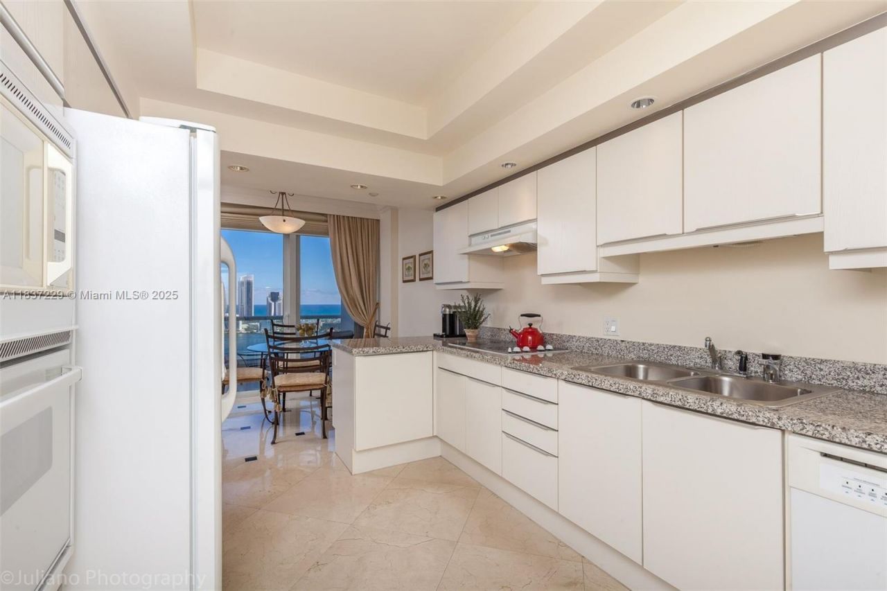 7000 Island Blvd, Unit 2504, Aventura, FL 33160 Photo