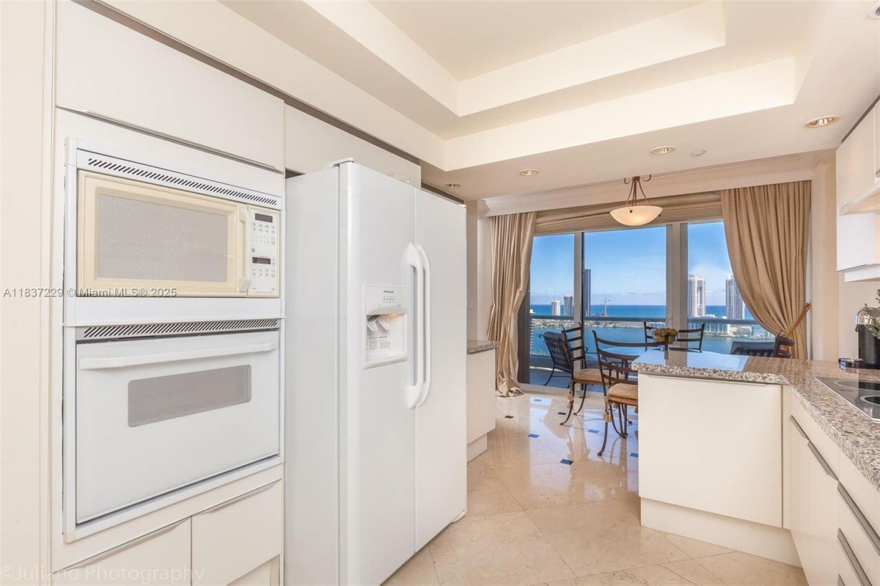 7000 Island Blvd, Unit 2504, Aventura, FL 33160 Photo