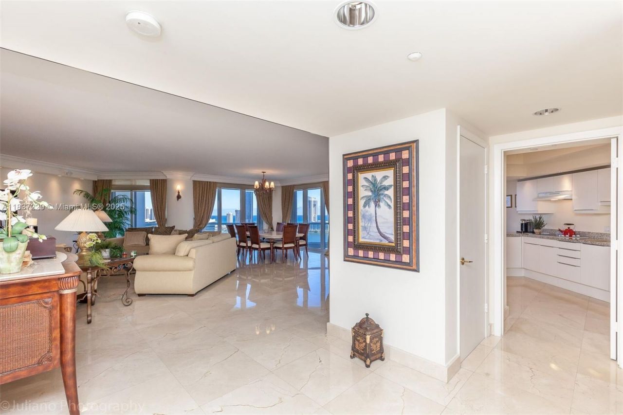 7000 Island Blvd, Unit 2504, Aventura, FL 33160 Photo