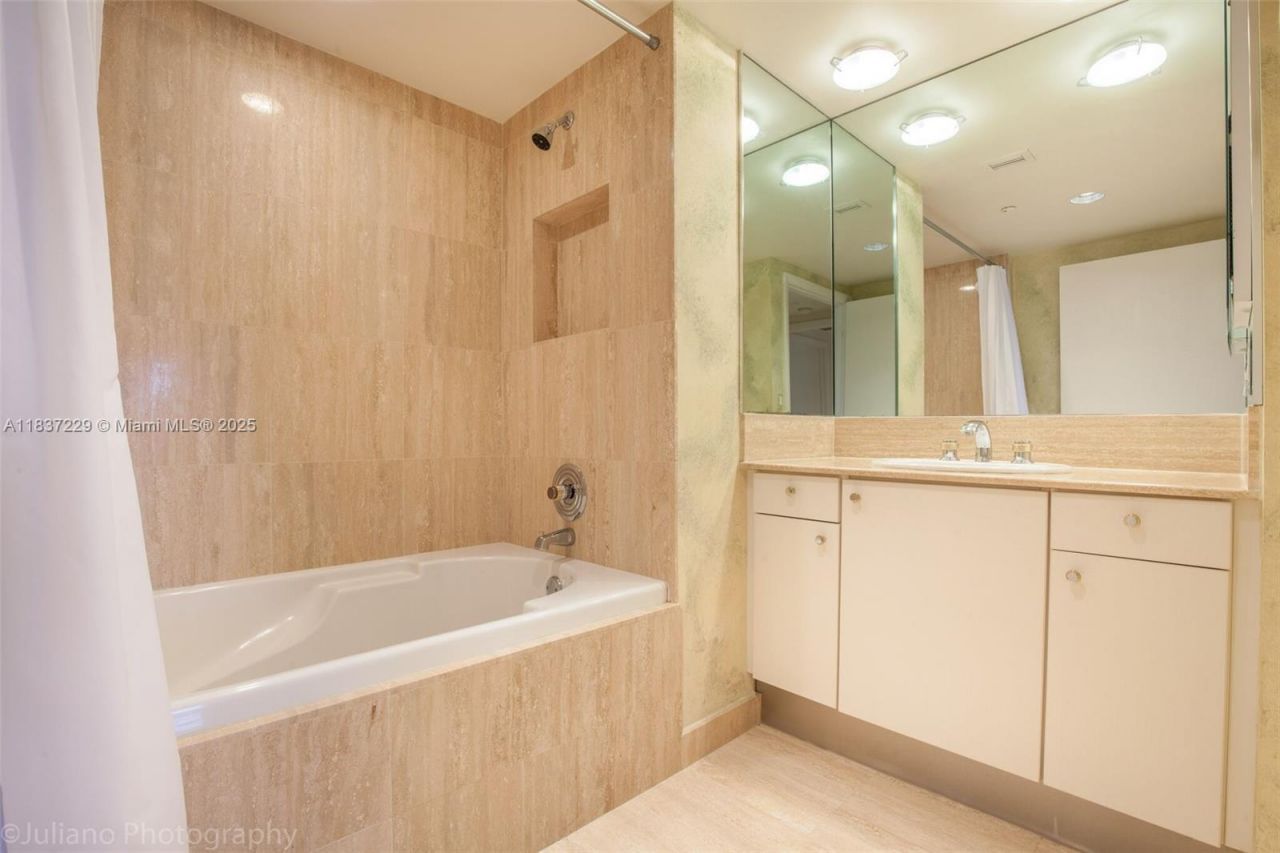 7000 Island Blvd, Unit 2504, Aventura, FL 33160 Photo