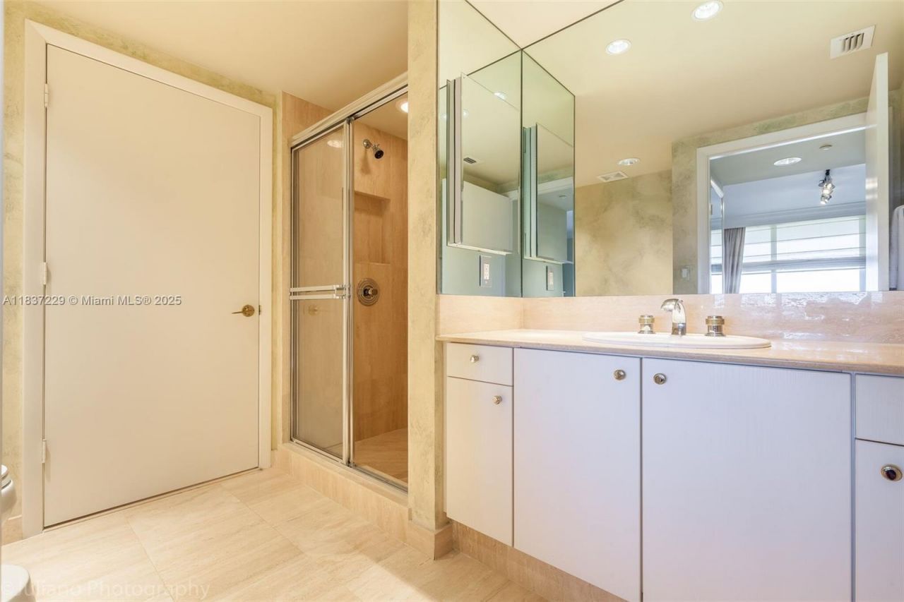 7000 Island Blvd, Unit 2504, Aventura, FL 33160 Photo